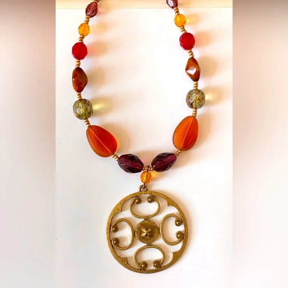 🎺Brass Tone Round Pendant with Faceted/Smooth Glass & Round Beaded Necklace - Picture 2 of 7
